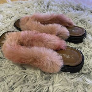 Womens fuzzy‎ pink slippers size 6
